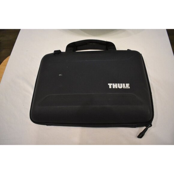 Thulke Gauntlet MacBook Pro Attache Case Black - Picture 3 of 10